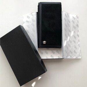 Excellent Condition Vintage Gianni Versace Continental Wallet with Medusa Detail